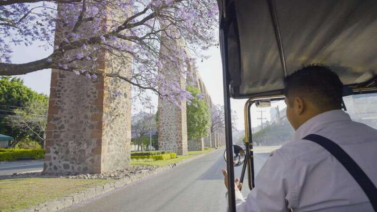 queretaro-city-tour-in-a-classic-ford-t-vehicle