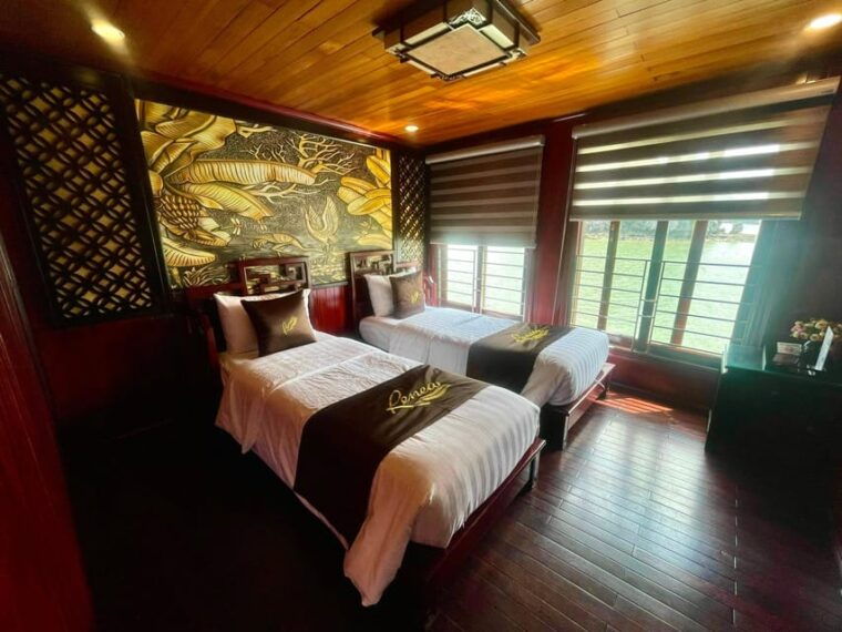 reneas-heritage-voyage-journey-to-halong-bay-bai-tu-long