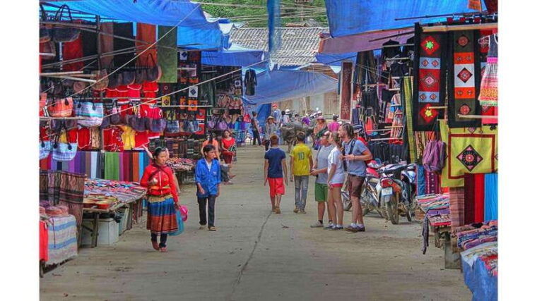 sa-pa-sunday-bac-ha-market-group-tour