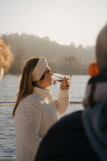 sailboat-douro-river-cruise-with-cheese-tonic-porto