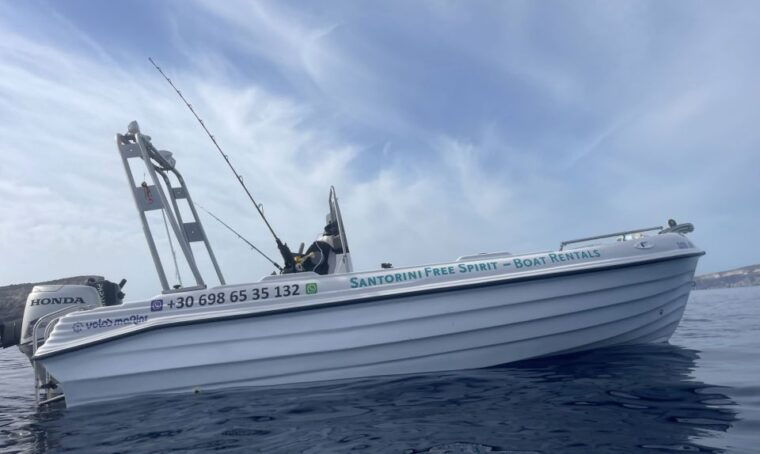 santorini-license-free-boat-rental-with-snorkeling-gear