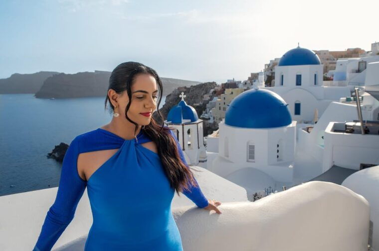 santorini-private-photo-shoot-with-a-professional