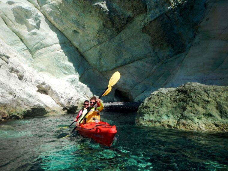 santorini-sea-kayaking-with-light-lunch-2