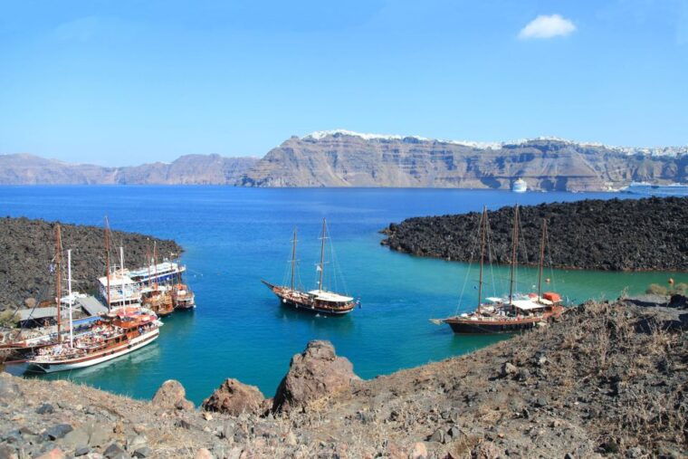 santorini-sunset-sailing-cruise-with-dinner-and-drinks
