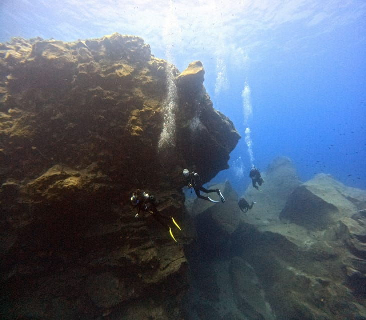 scuba-diving-in-the-volcanic-caldera-shorelines-of-santorini