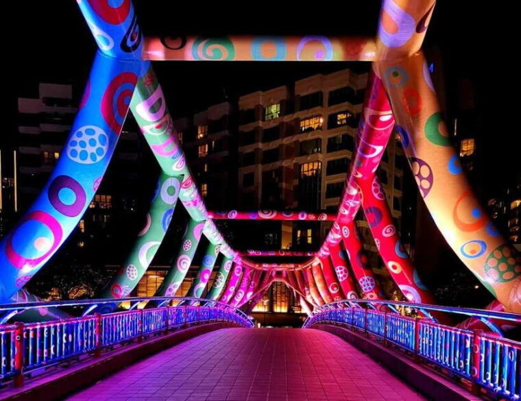 secrets-of-singapore-kick-scooter-tour-with-dinner