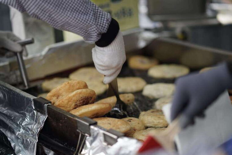 seoul-guided-street-food-tour-at-namdaemun-market