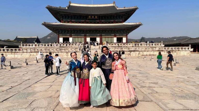 seoul-gyeongbok-palace-n-seoul-tower-with-cable-car