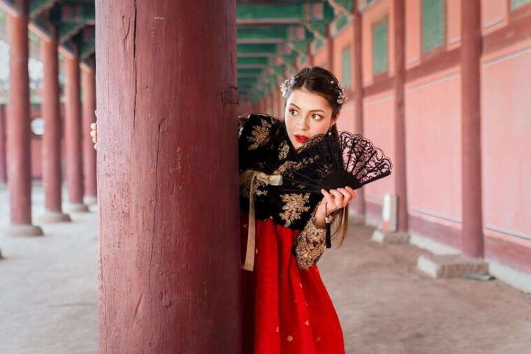 seoul-hanbok-rental-with-gyeongbokgung-palace-entry