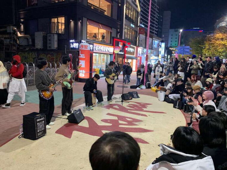 seoul-hongdae-kpop-webtoongame-theme-cafe-walking-tour