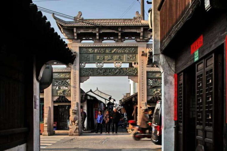 shanghai-foodie-tour-for-6-hour-layover-in-pudong-watertown