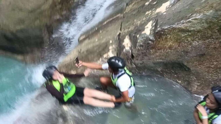 shared-tour-moalboal-snorkeling-adventure-canyoneering