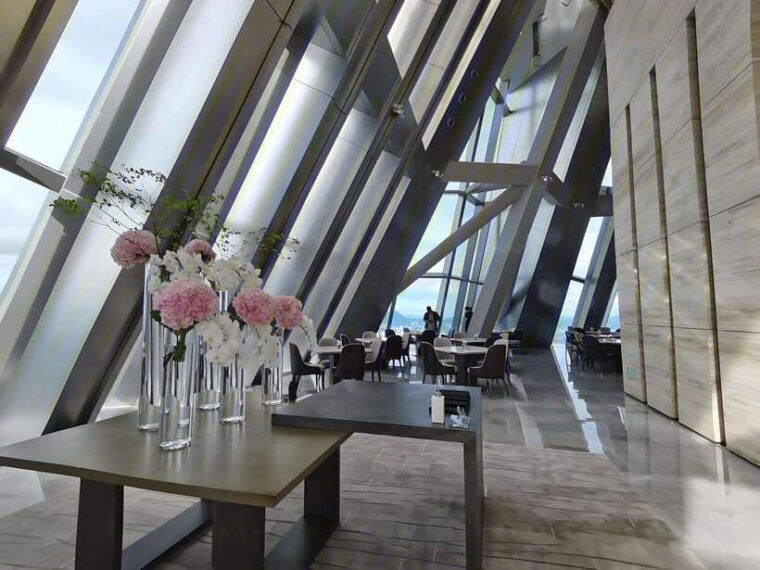 shenzhen-tallest-building-with-luxury-meal-on-highest-floor