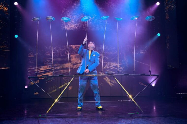 showcafe-wintergarten-variete-variete-gaga-the-crazy-berlin-show