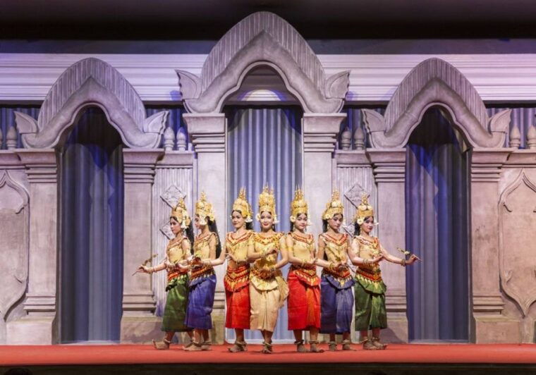 siem-reap-apsara-dance-show-dinner-with-tuk-tuk-transfers
