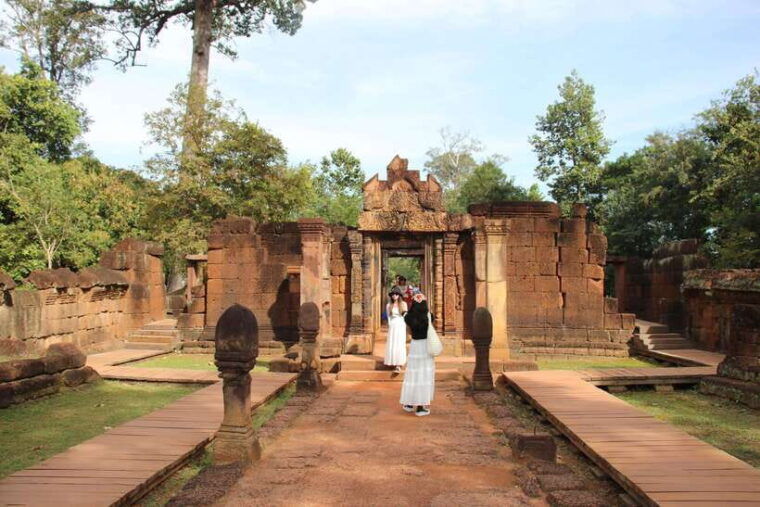 siem-reap-banteay-srei-and-kbal-spean-day-trip