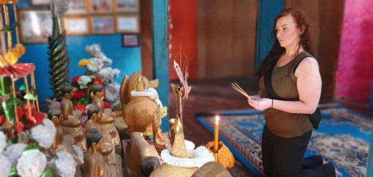 siem-reap-cambodian-buddhist-water-blessing-and-local-market-2