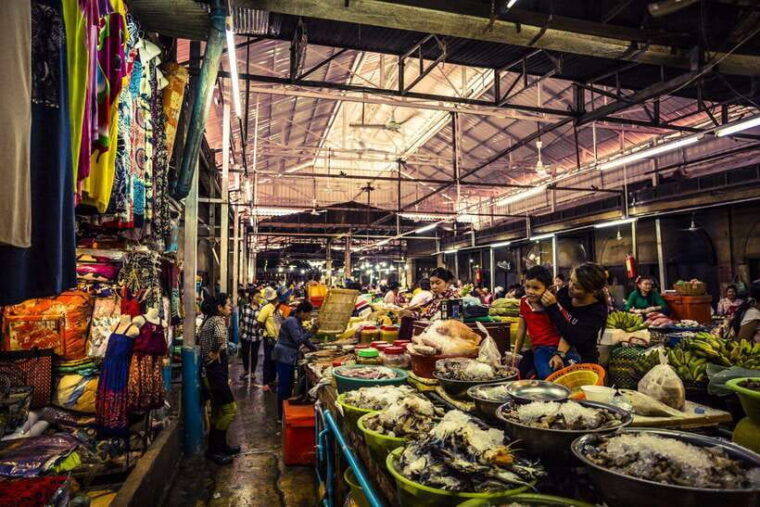 siem-reap-cambodian-buddhist-water-blessing-and-local-market-3