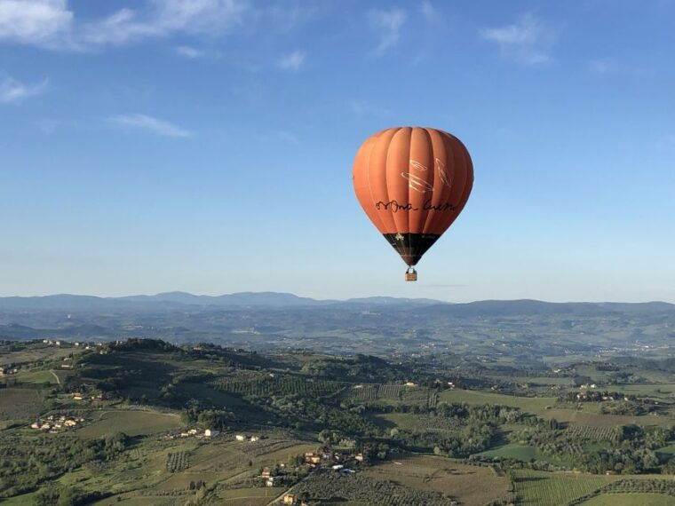 siena-balloon-flight-over-tuscany-with-a-glass-of-wine