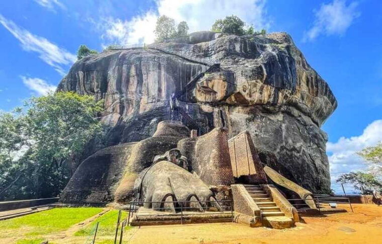 sigiriya-fortress-and-wildlife-safari-from-kandy