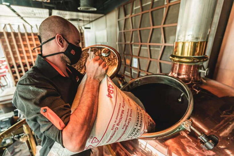 singapore-level33-rooftop-brewery-tour-craft-beer-tasting