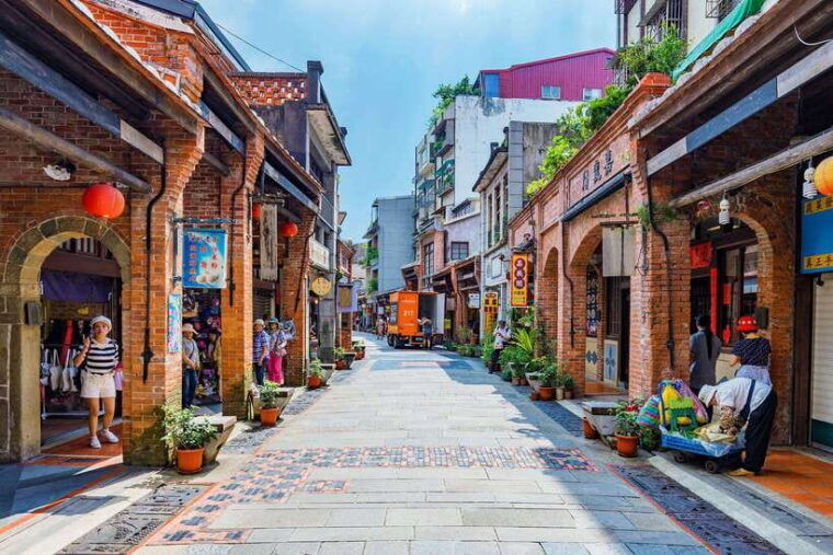 sip-savor-%f0%9f%9a%a0-maokong-tea-shenkeng-tofu-private-day-tour