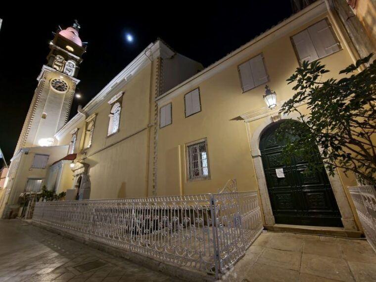 small-group-corfu-evening-walking-tour-with-a-glass-of-wine-3