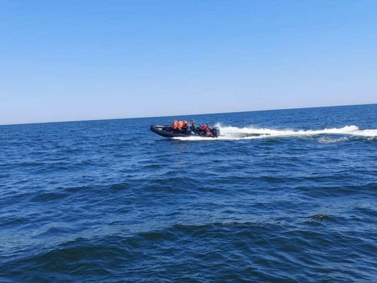 speed-boat-at-the-end-of-the-pier-in-sopot-speed-100-km-h