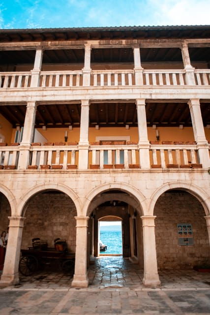 split-private-tour-to-salona-vitturi-castle-and-trogir