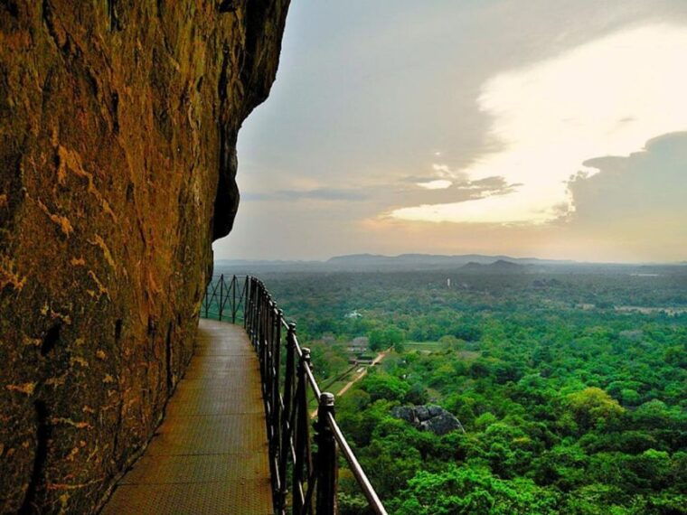 sri-lanka-bentota-day-trip-to-sigiriya-and-dambulla-temple