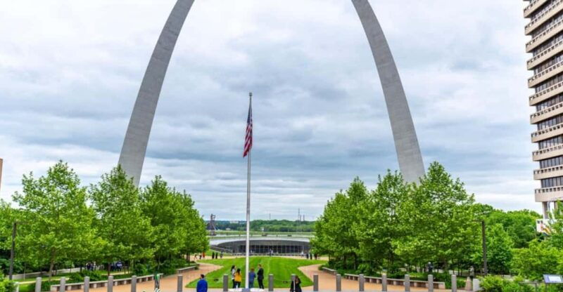 st-louis-arch-walking-tour-and-entrance-ticket-2