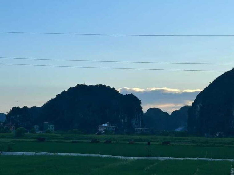 sunset-in-ninh-binh-by-jeep-trang-an-tam-coc-pick-up
