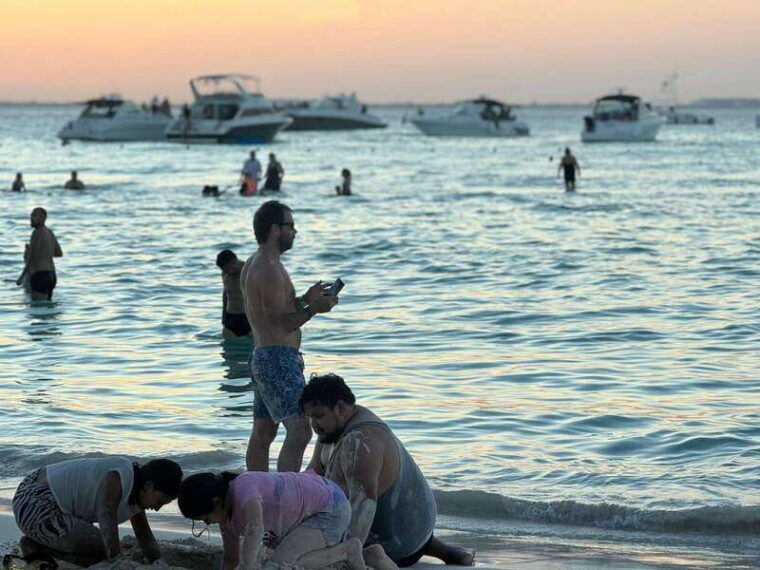 sunset-sailing-to-isla-mujeres-with-cancun-transfer