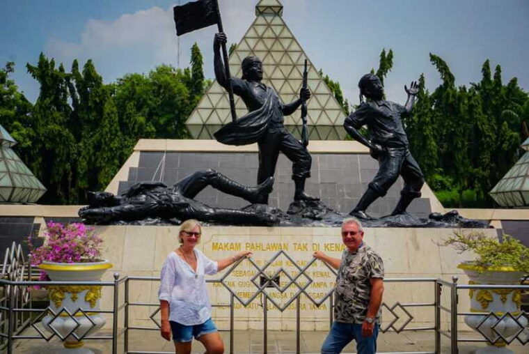 surabaya-private-tour-with-local-cuisine