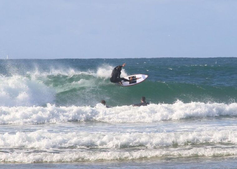 surfing-lessons-guiding