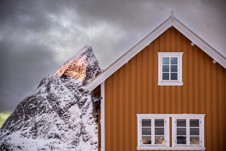 svolvaer-lofoten-road-trip-to-reine-7-hour-guided-tour