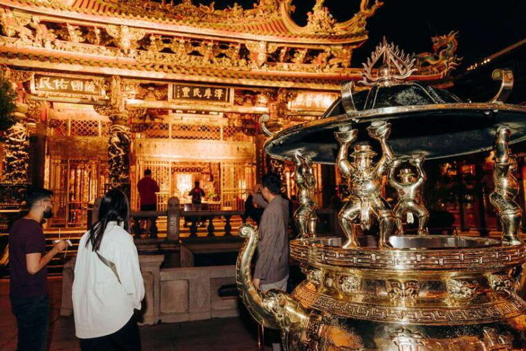 taipeis-origin-longshan-temple-taiwan-cultural-tour