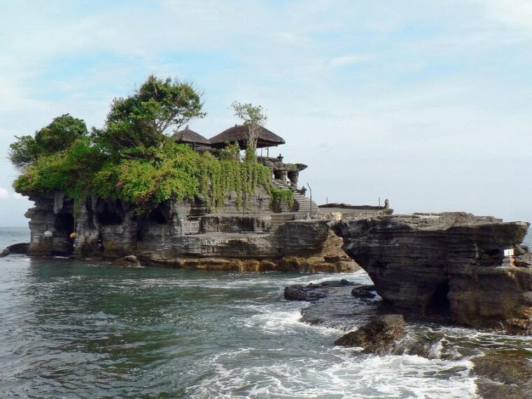 tanah-lot-temple-with-ubud-tour-and-watching-the-kecak-dance