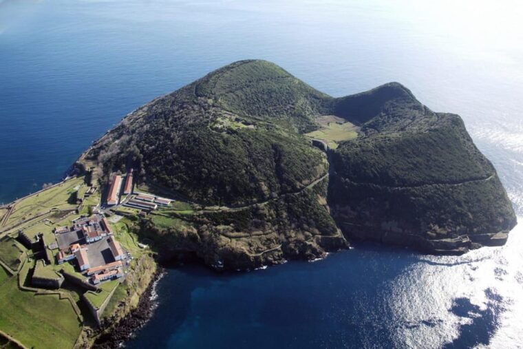 third-island-half-day-tour-enchanted-bays-with-tasting