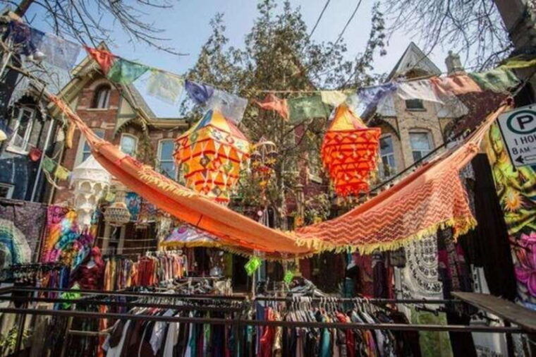 toronto-guided-walking-tour-of-must-see-attractions