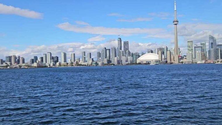 toronto-highlights-drive-and-walking-tour