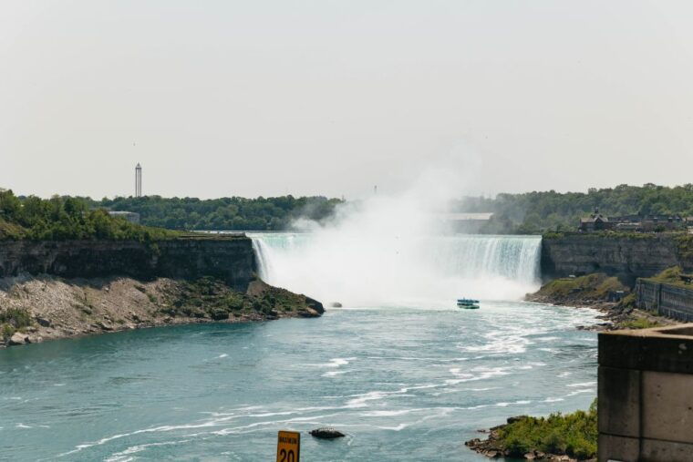 toronto-niagara-falls-with-winery-optional-cruise-lunch