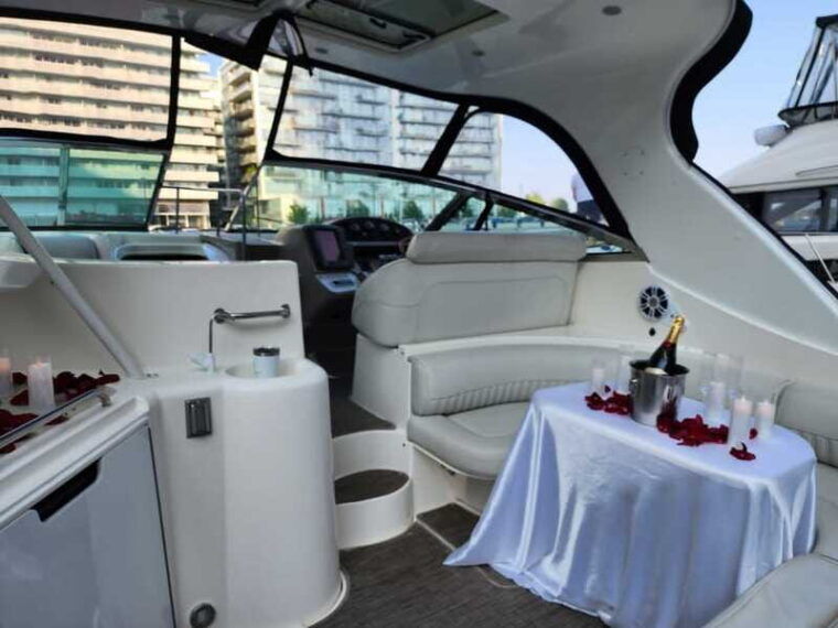 toronto-private-luxury-yacht-sightseeing-cruise-prosecco