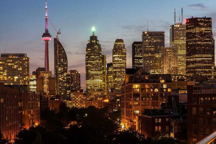 toronto-private-tour-with-a-local