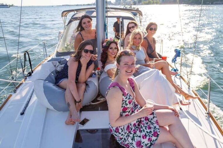 toronto-sailing-yacht-cruise-of-toronto-harbor-and-islands