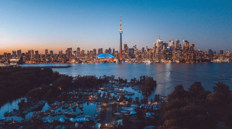 toronto-small-group-night-tour-with-harbour-boat-cruise