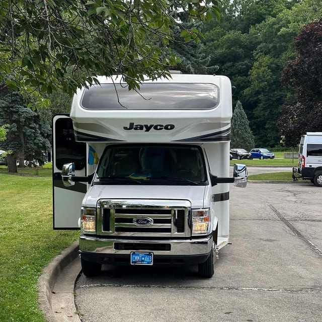 toronto-to-niagara-falls-rv-motorhome-tour-2
