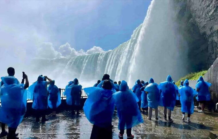 toronto-winter-niagara-falls-tour-with-attractions-package