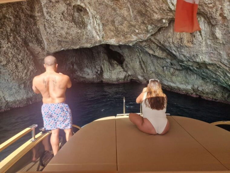 tour-capri-discover-the-island-of-vips-by-boat-5
