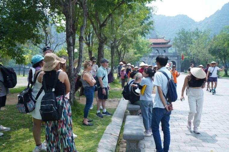 tour-hoa-lu-tam-coc-mua-cave-biking-with-buffet-lunch